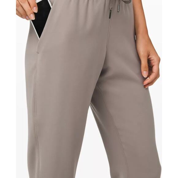 On the Fly Crop Woven Lulu Lemon - Picture 4 of 8